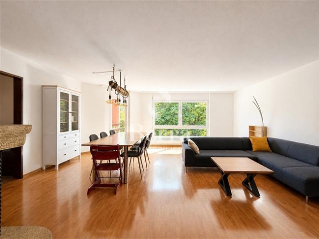 Geräumiges 4.5 Zimmer Haus mit Cheminée, Balkon und Tiefgarage