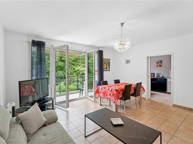 Geräumiges 4 Zimmer Durchgangsappartement in ruhiger Lage