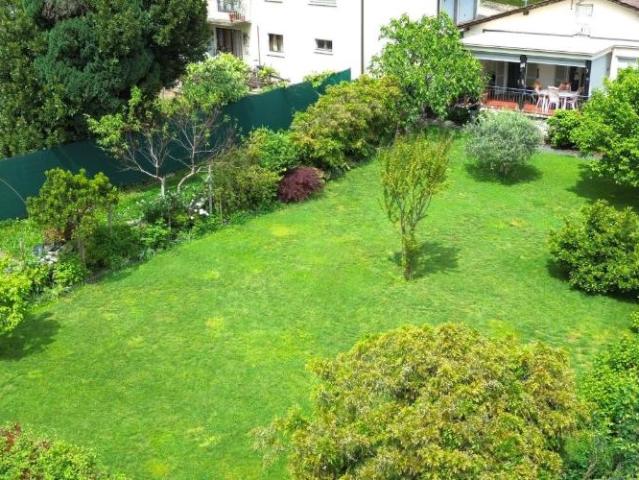 Geräumiges 5.5 Zimmer Haus mit Bauland R2 und 4 Garagen in Bedano TI