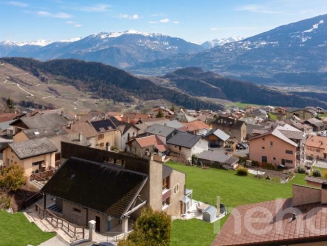 Geräumiges 8,5 Zimmer Haus + 2,5 Zimmer Wohnung mit offenem Blick