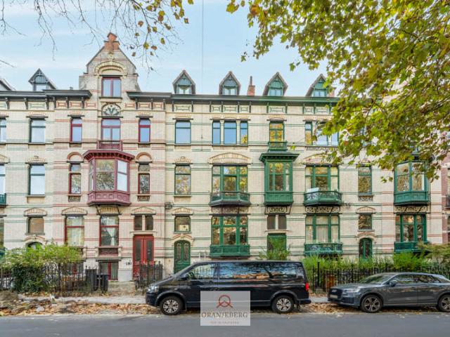 Gerenoveerd 1 slaapkamerappartement in herenhuis tegenover het Citadelpark