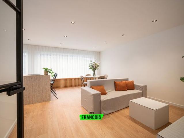  Gerenoveerd 2024! Twee SLPK appartement inclusief Staan…