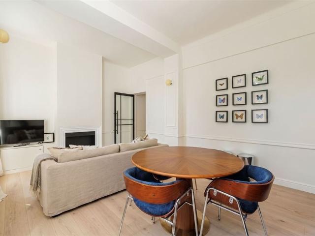 Gerenoveerd 2 slaapkamer appartement