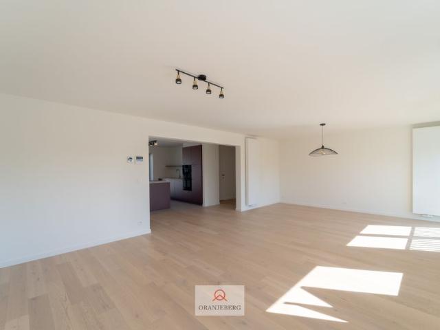 Gerenoveerd 2 slpk appartement met terras te Destelbergen
