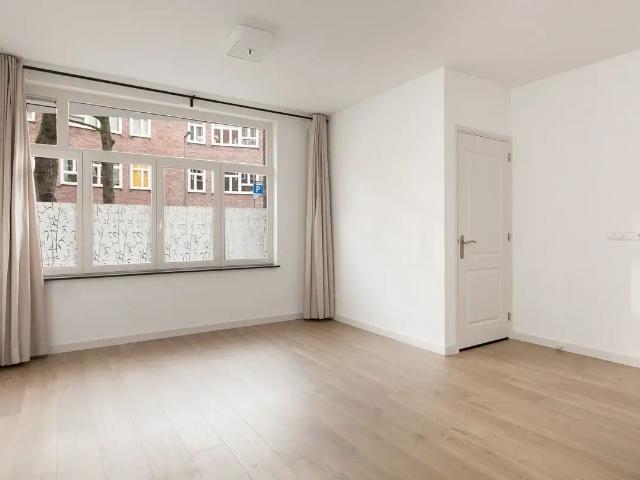 Gerenoveerd 3 kamerappartement met tuin