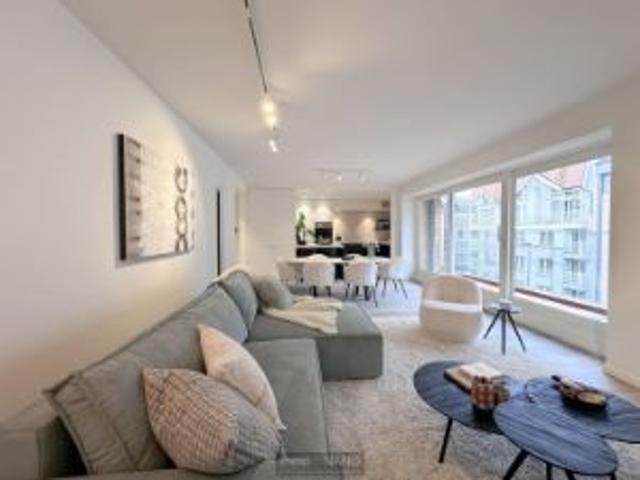 Gerenoveerd 3 slaapkamer appartement 110 m² met zonnig.