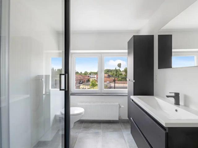 Gerenoveerd appartement met 2 slpkrs