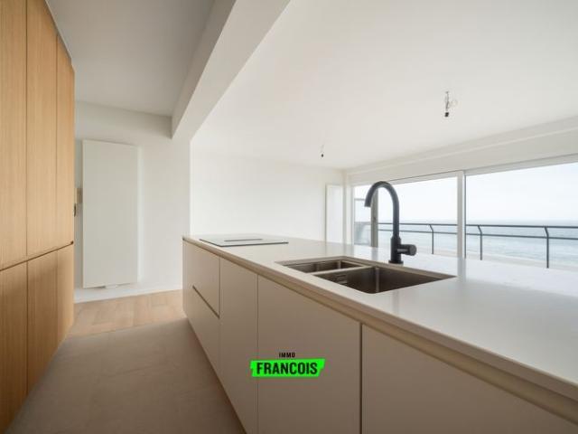 Gerenoveerd appartement met adembenemend zeezicht te Oosten…