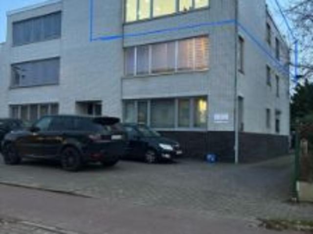 gerenoveerd appartement met garage en eigen parkeerplaats