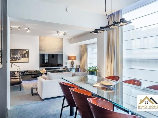 Gerenoveerd appartement met groot terras!