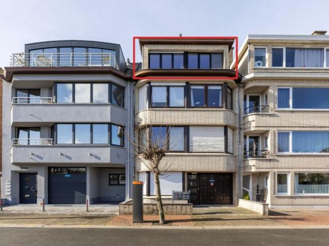 Gerenoveerd appartement met duinenzicht te koop in De Panne!