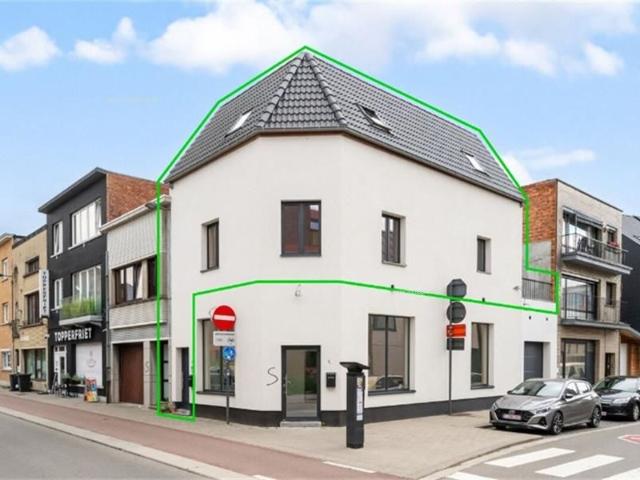 Gerenoveerd appartement met terras in centrum Aalst