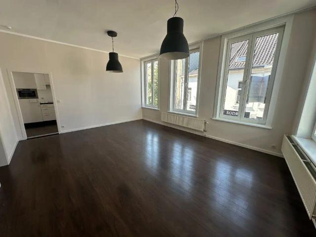 Gerenoveerd appartement met zonnig terras en garage, Torhout