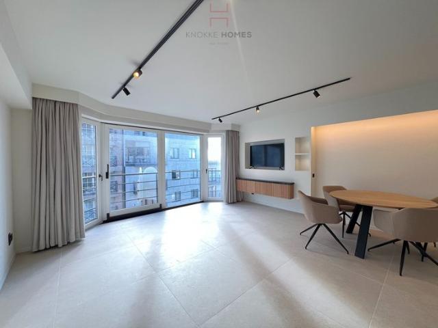 Gerenoveerd appartement met zijdelingse zichten over de z.