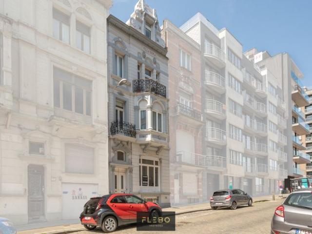 Gerenoveerd duplex appartement op 50m van de zee