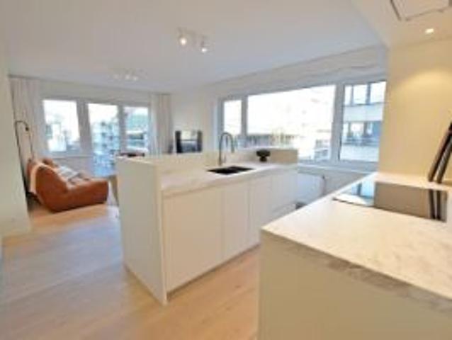Gerenoveerd hoekappartement in hartje Knokke