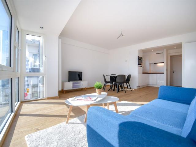 GERENOVEERD LICHTRIJK APPARTEMENT met OPEN ZICHT