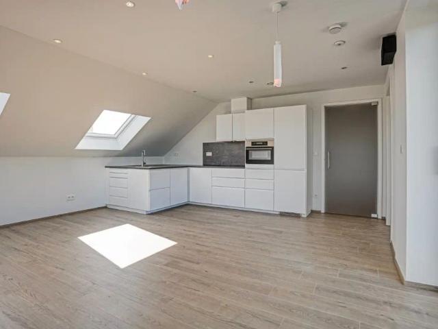 Gerenoveerd ruim en lichtrijk appartement met 2 slaapkamers EPC 72Kwh/m²