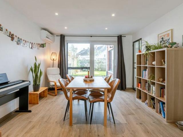 Gerenoveerde gezinswoning met 3 slaapkamers te Izegem