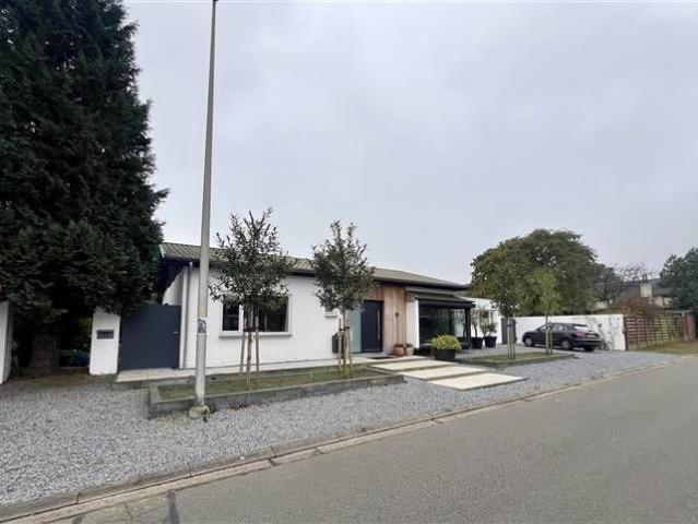 Gerenoveerde gelijkvloerswoonst op 520 m²