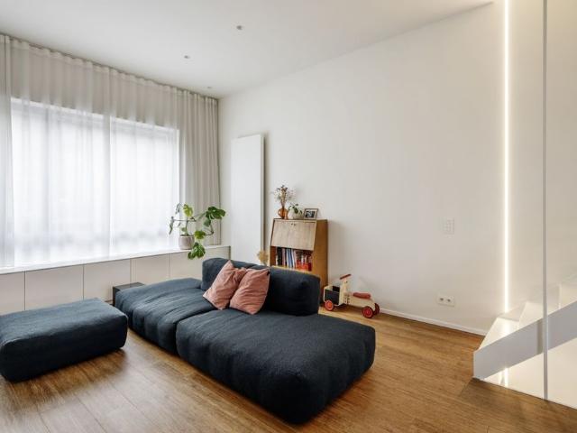 Gerenoveerde duplex met terras in hartje Berchem