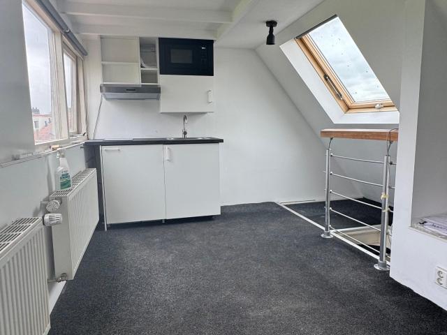 Gerenoveerde kamer met eigen keuken