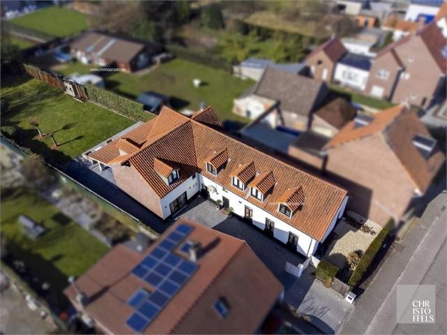 Gerenoveerde langgevel hoeve op een perceel van 1.060 m2!