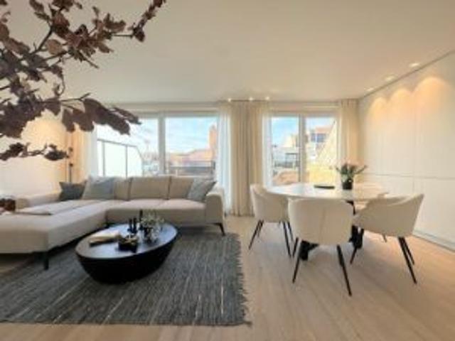 Gerenoveerde penthouse met 2 terrassen op enkele passen v.