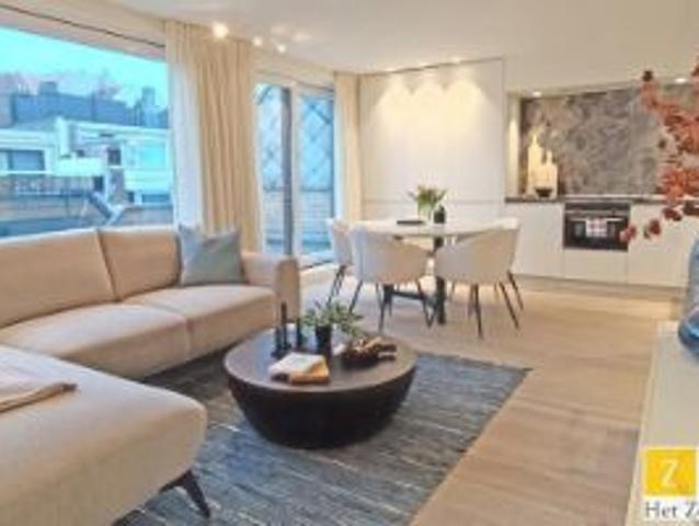 Gerenoveerde penthouse met zeezicht, zonneterrassen, Knokke