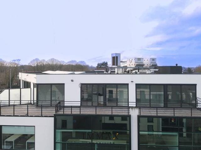 Gerenoveerde penthouse met zongericht en uitzonderlijk groot