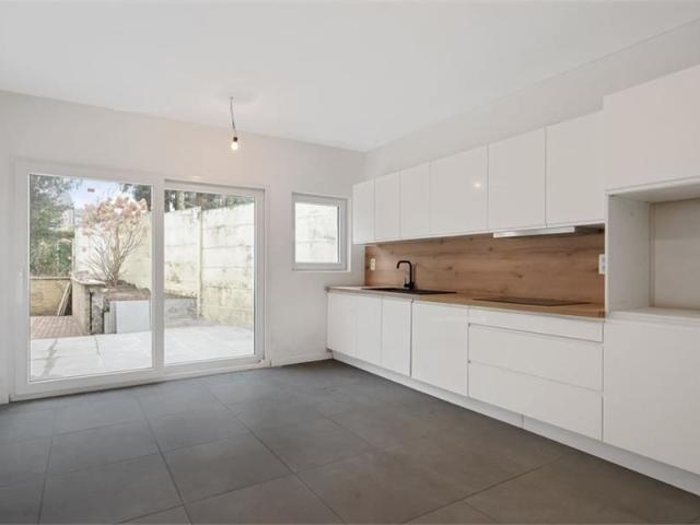 Gerenoveerde woning met drie slaapkamers en tuin