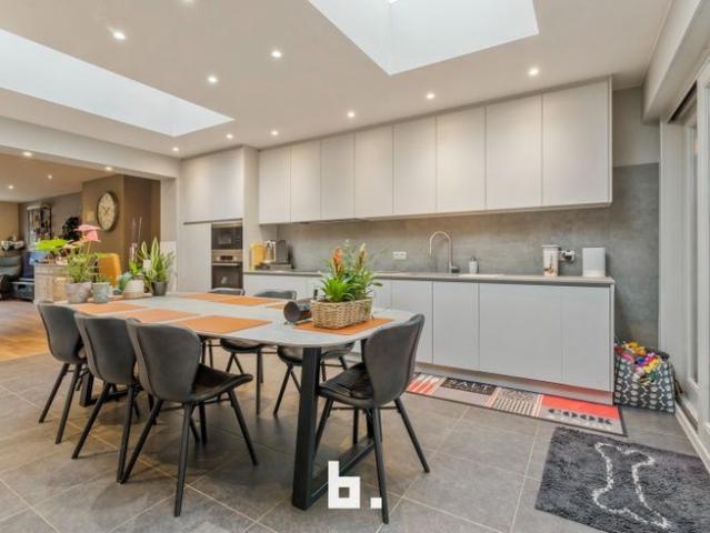 Gerenoveerde woning op topligging te Dadizele!