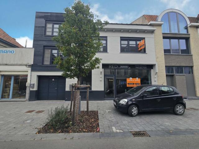 Gerenoveerde woonst en handelsgelijkvloers te Nieuwpoort.