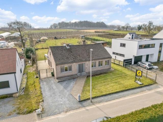 Gerenoveerde vrijstaande bungalow woning met zuid west geri
