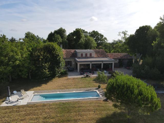 Gers—Proche Condom Maison en pierre rénovée avec vue excepti. 146m² Larressingle