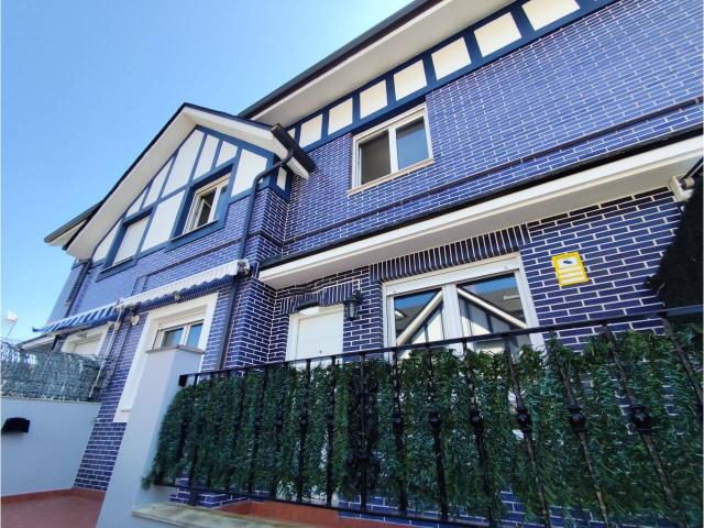 Gestión Inmobiliaria BARAKALDO VENDE en EXCLUSIVA CHALET ADOSADO con TERRAZA y PARCELA DE GARAJE CERRADA en AMPUERO