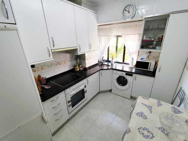 Gestión Inmobiliaria BARAKALDO VENDE PISO EN EXCLUSIVA en la calle principal de GERNIKAKO ARBOLA, con ascensor