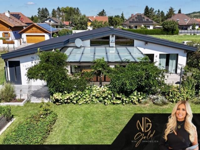Gesund Wohnen Moderner Massivholz Bungalow mit 135 m² Wohnfläche, Gartenparadies & High End Technik