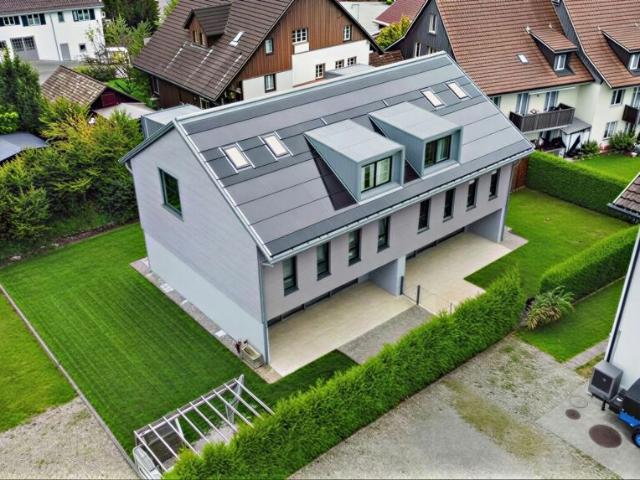 Gesammtes Zweifamilienhaus an zentraler Lage in Hausen am Albis