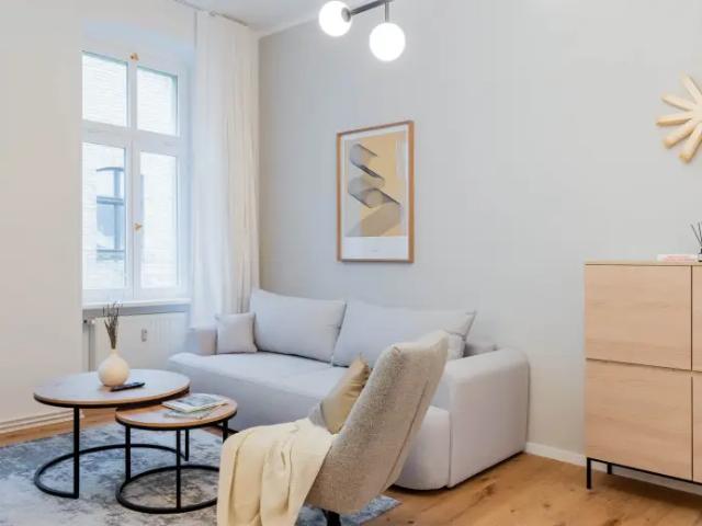 Geschmackvoll möblierte 2 Zimmer Wohnung mit Homeoffice in Moabit