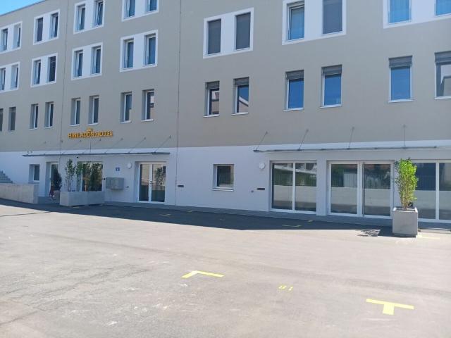 Geschäftsflächen im Gewerbezentrum Au Milavy 57 155m2
