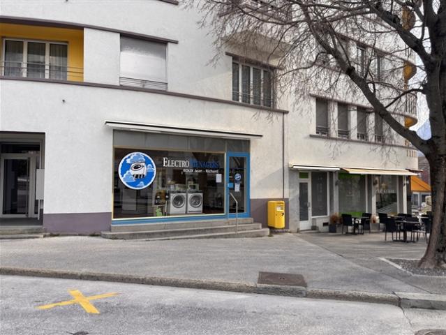 GESCHÄFTSLOCAL & LAGER IM ZENTRUM VON SIERRE