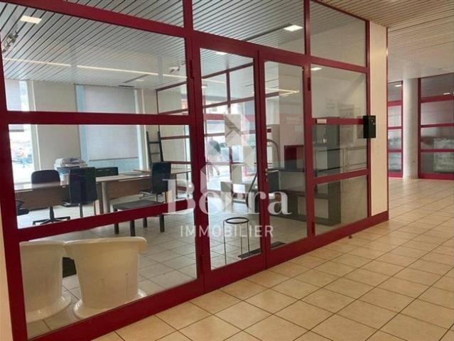 Geschäftslokal / Büro sofort zu vermieten