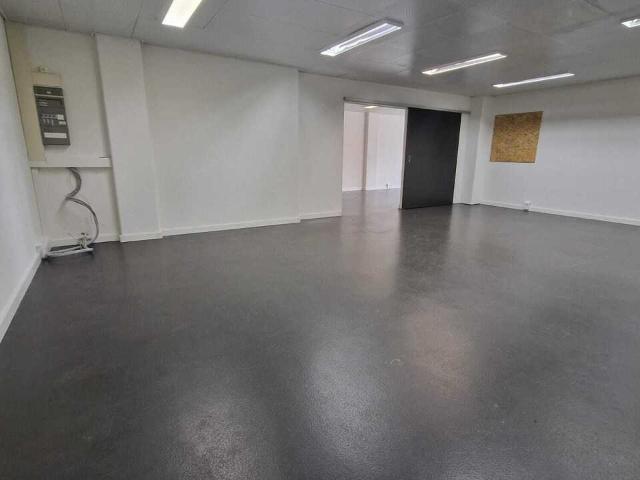 Geschäftslokal, Bürofläche – 124m2 – 1027 Lonay