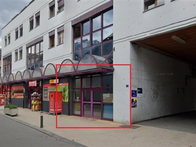 Geschäftslokal im Erdgeschoss mitten im Dorf mit Parkplatz