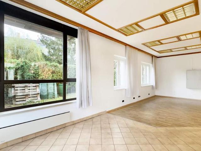 Geschäftslokal oder Wohnung oder Schauraum.