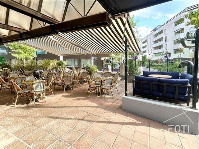 Geschäftsräume mit Terrasse