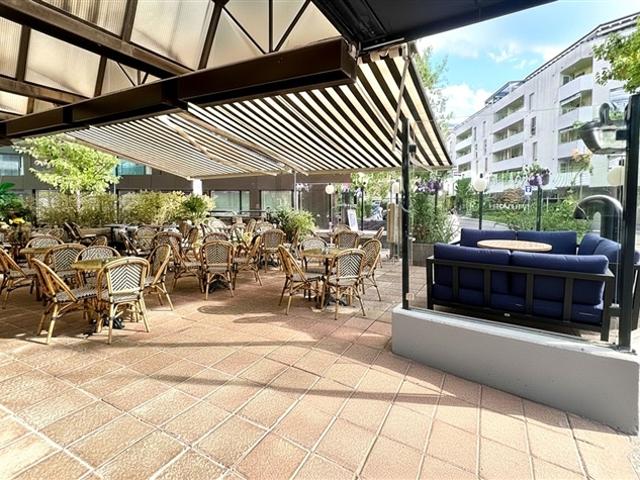 Geschäftsräume mit Terrasse