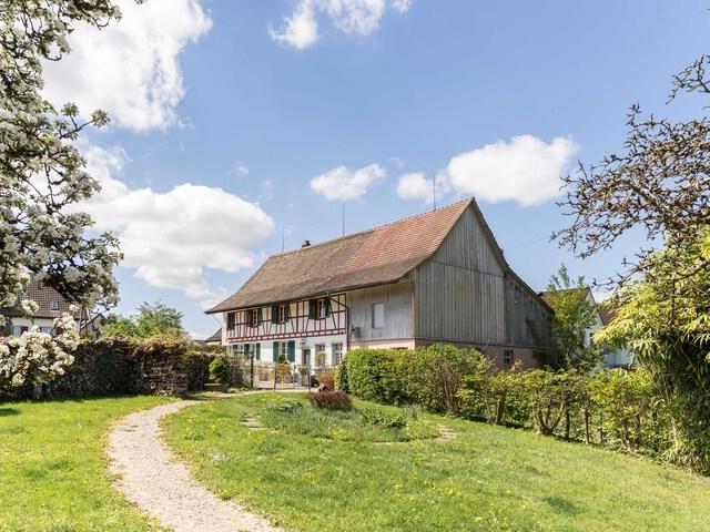 GESCHICHTE SCHREIBEN MEHRGENERATIONENHAUS MIT POTENZIAL IN OBERGLATT