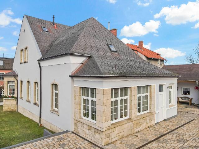 Geschichtsträchtige Stadtvilla am Geiseltalsee 9 Garagen inklusive!